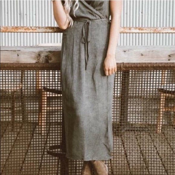 BTQ NEW SLATE Flattering charcoal gray wrap dress - Picture 2 of 6